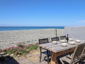 Outdoor dining - Glan Y Mor (Borth)
