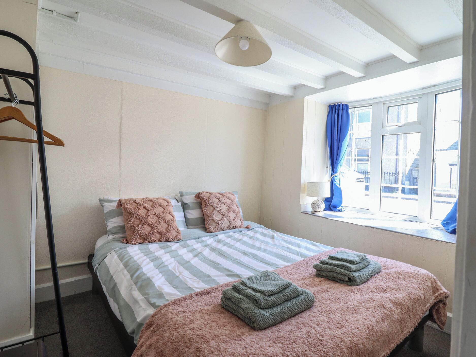 3 bedrooms, individually decorated, individually furnished, free WiFi