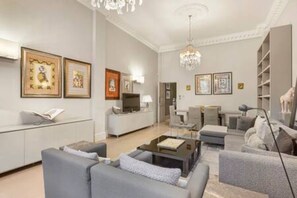 Apartment - 3-bdr Magnificent Harrods Knightsbridge Apartment (London)