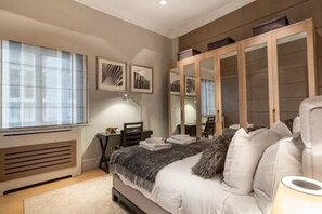 Apartment - 3-bdr Magnificent Harrods Knightsbridge Apartment (London)