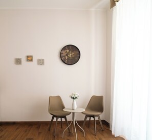 Standard Room, Courtyard View | Living area | 32-inch Smart TV with digital channels - Antela47 Sleep&Stay Naples (Naples)