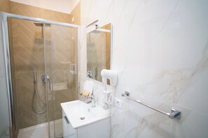 Basic Room, Balcony, City View | Bathroom | Shower, rainfall showerhead, eco-friendly toiletries, hair dryer - Antela47 Sleep&Stay Naples (Naples)
