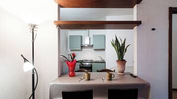 Classic Apartment, Balcony | Private kitchen | Fridge, oven, stovetop, cookware/dishes/utensils
