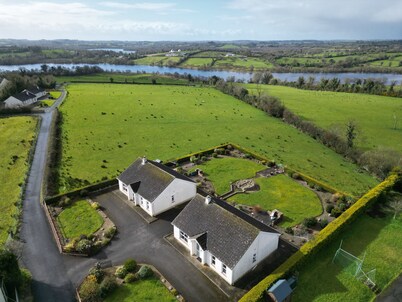 Cassidy Cottages - Charming 2 bed, stunning views peaceful surroundings
