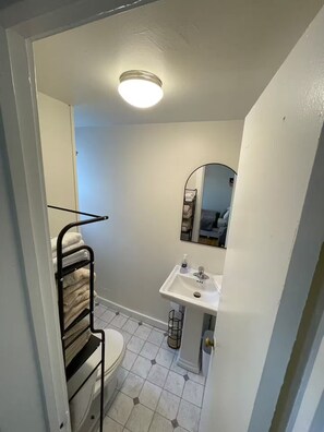 Towels, soap, toilet paper - City Nest. (Burlington)