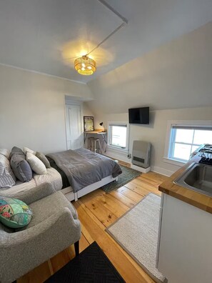 1 bedroom, iron/ironing board, bed sheets