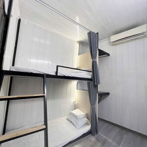 Quarto casal ou duplo conforto | Roupas de cama antialérgicas, cofres nos quartos, cortinas blackout