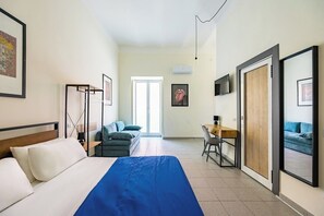 2 chambres, fer et planche à repasser, Wi-Fi, draps fournis