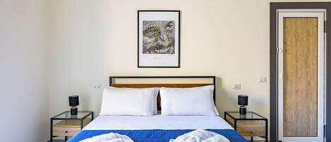 2 dormitoris, planxa i posts de planxar, wifi i roba de llit