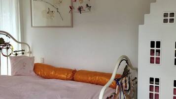 3 bedrooms, WiFi, bed sheets