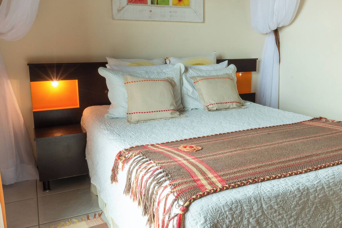 Superior Suite, Balcony, Beach View | In-room dining