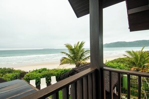 Suite exclusiva, balcón, vista al mar | Vista a la playa o el mar