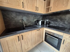 Kühlschrank, Mikrowelle, Ofen, Geschirrspüler