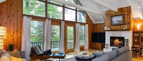 Smart TV, fireplace, DVD player