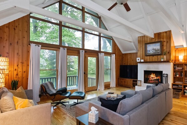 Smart TV, fireplace, DVD player