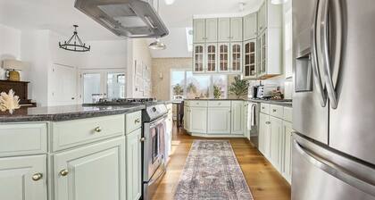 Recently Renovated Mountain Home close to Ski Mountains of Hunter and...