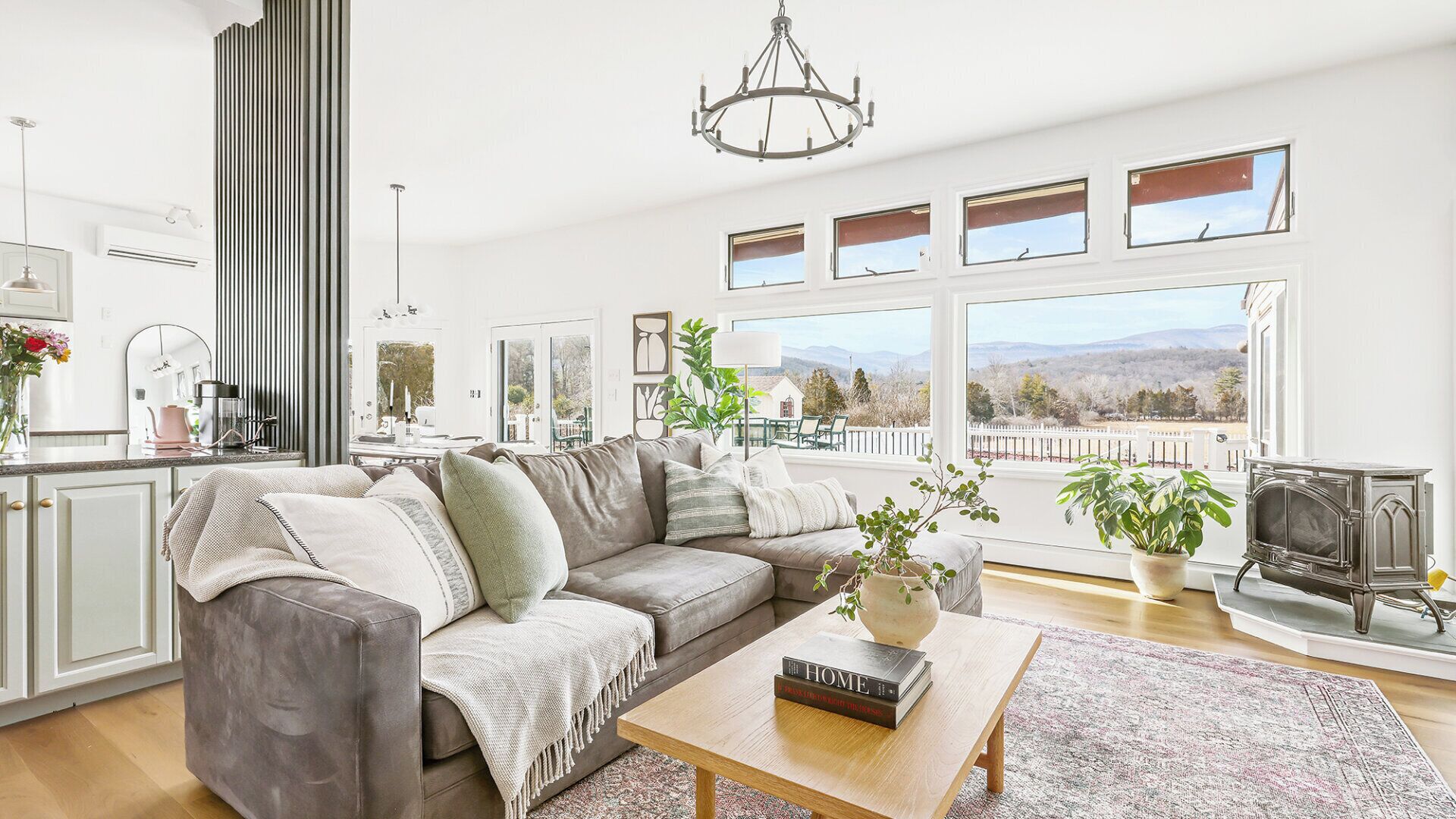 Smart-TV, peis, bordtennis og stereoanlegg