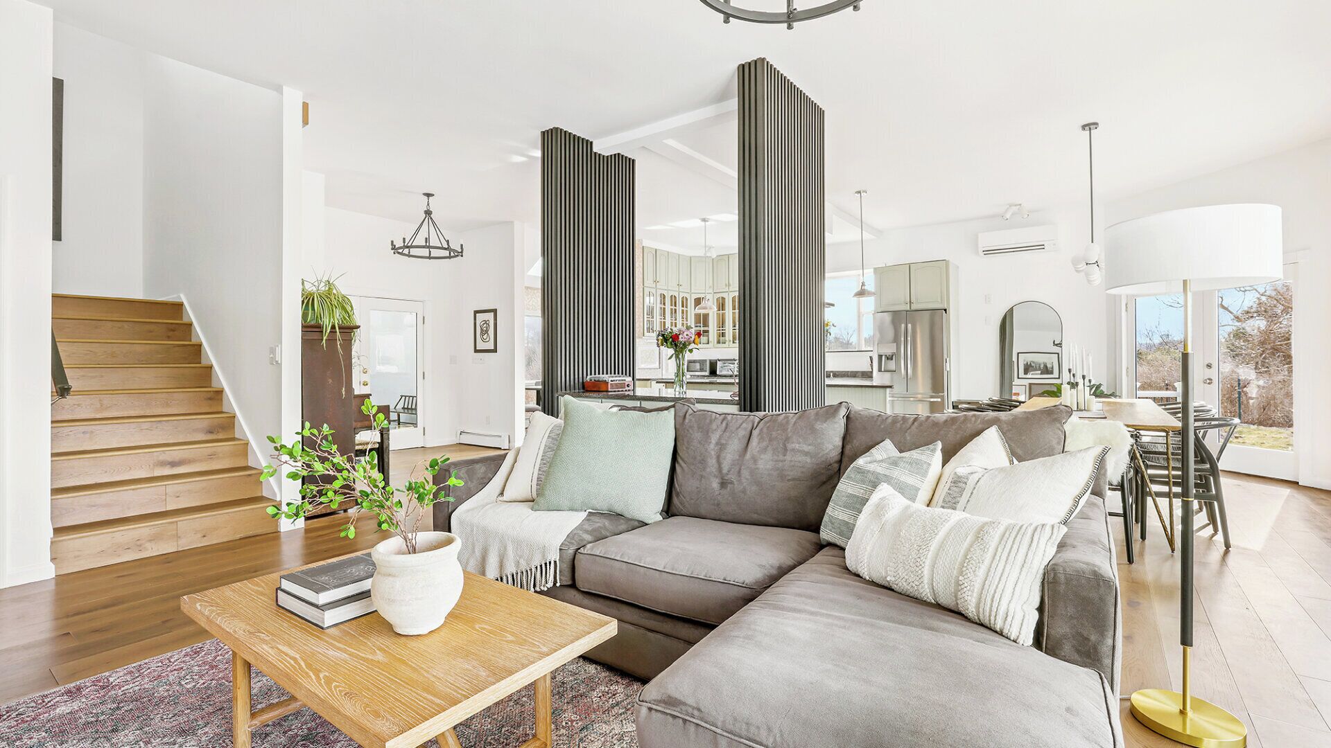 Smart-TV, Kamin, Tischtennisplatte, Stereoanlage