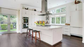 Microwave, oven, stovetop, coffee/tea maker