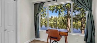 Lakefront Getaway For 4 with Swimming, Kayaks