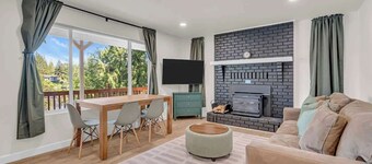 Lakefront Getaway For 4 with Swimming, Kayaks