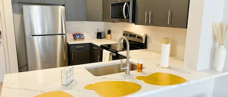 Micro-ondes, four, plaque de cuisson, lave-vaisselle