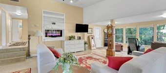Modern Family Retreat Near Orlando Attractions