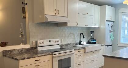 5 min Lake Access! Walk to Pub, Air Cond, Bright, Clean, Private Garage Apt!