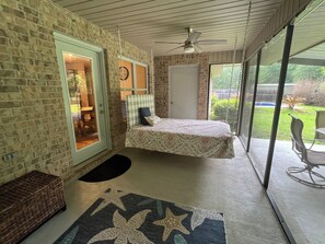 4 bedrooms, iron/ironing board, WiFi, bed sheets