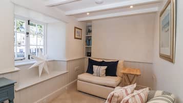 Cottage | Living area