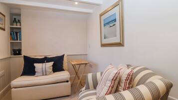 Cottage | Living area