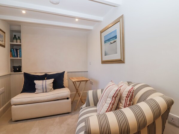 Cottage | Living area