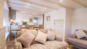 Cottage | Living area