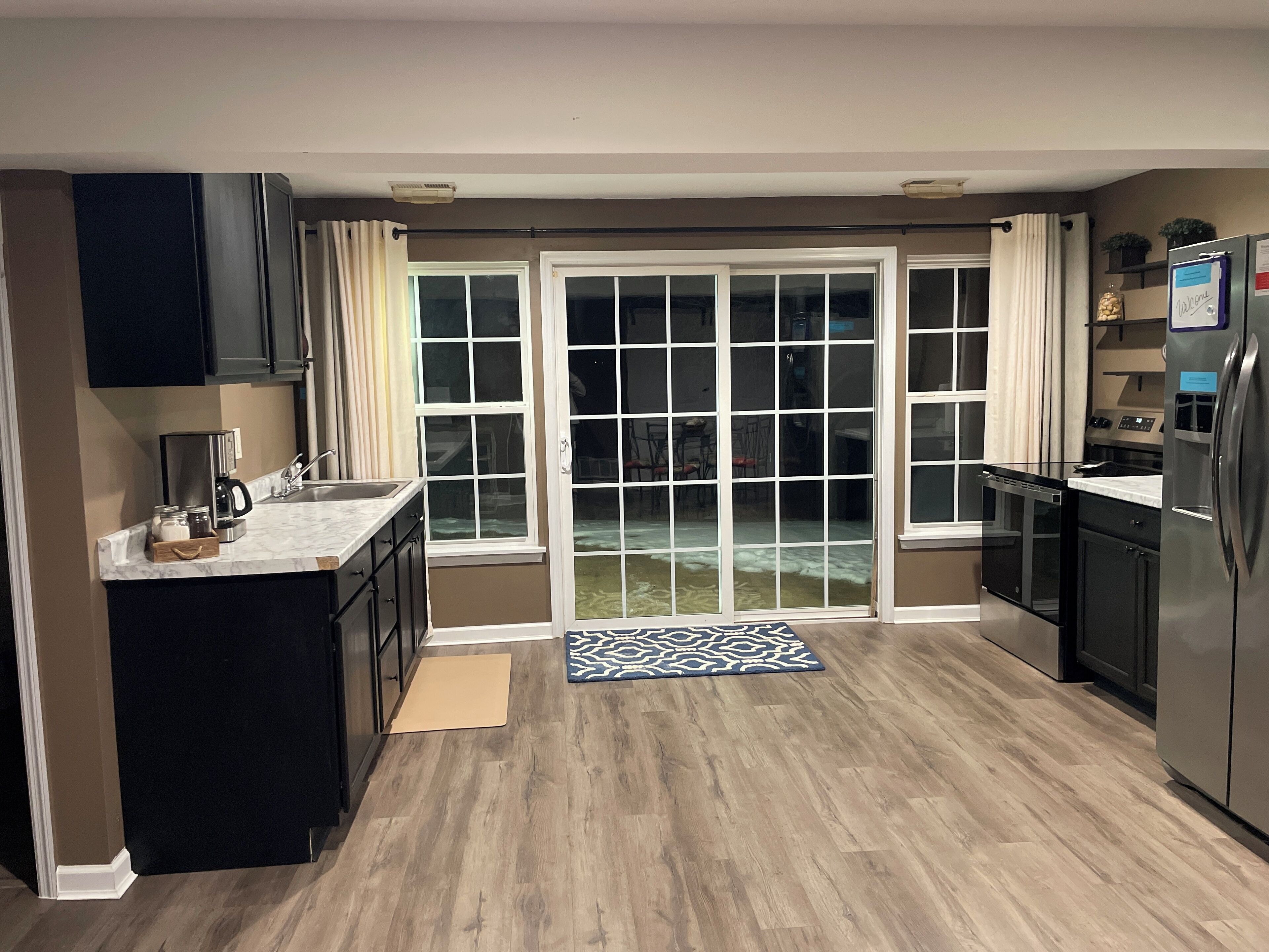 Frigorifero, microonde, forno, piano cottura