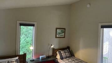 2 bedrooms, in-room safe, iron/ironing board, free WiFi