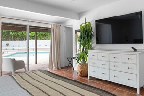 Iron/ironing board, internet, bed sheets