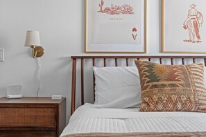 Iron/ironing board, Internet, bed sheets