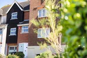 Exterior - Quayside - family friendly house by the marina (dog considered!) (Eastbourne)