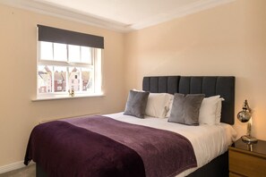 3 slaapkamers, een strijkplank/strijkijzer, reisbedje, gratis wifi