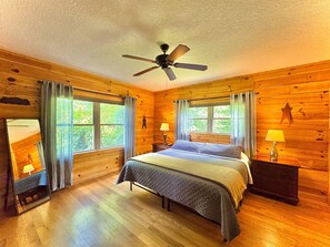 4 Schlafzimmer, Schreibtisch, Bügeleisen/Bügelbrett, Reisekinderbett