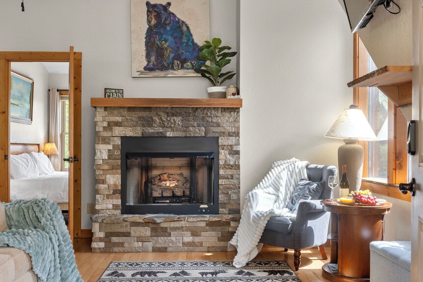 Romantic Mountaintop Cottage, Deck Views, Fire Pit - Waynesville, NC