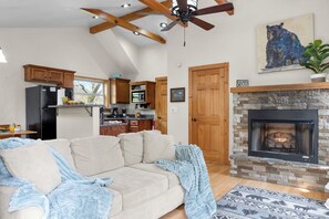 Smart-TV, peis, videospill og DVD-spiller