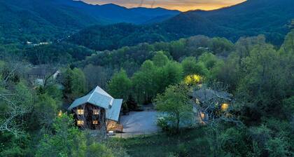 Romantic Mountaintop Cottage, Deck Views, Fire Pit