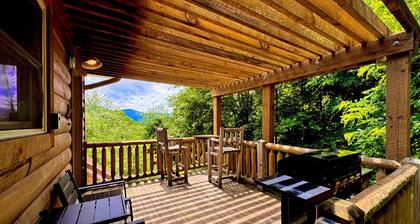 *New Pet-Friendly Getaway | Views & Fire Pit