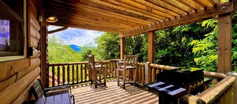 *New Pet-Friendly Getaway | Views & Fire Pit