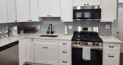 Summer Sunset Hideout 2-4 BEDROOMS-2 BATH