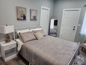 4 habitaciones, tabla de planchar con plancha, wifi y ropa de cama