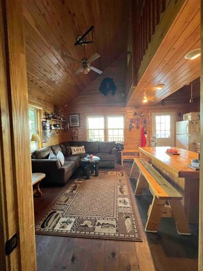 Télévision, jeux vidéo, lecteur de DVD, chaîne hi-fi