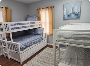 2 habitaciones, tabla de planchar con plancha, wifi y ropa de cama