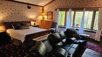 6 bedrooms, desk, free WiFi, bed sheets